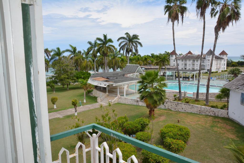 Seacastles By The Beach/Pool モンテゴ・ベイ エクステリア 写真